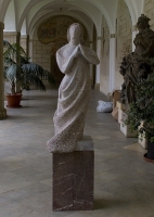 dokončená socha Panny Marie
